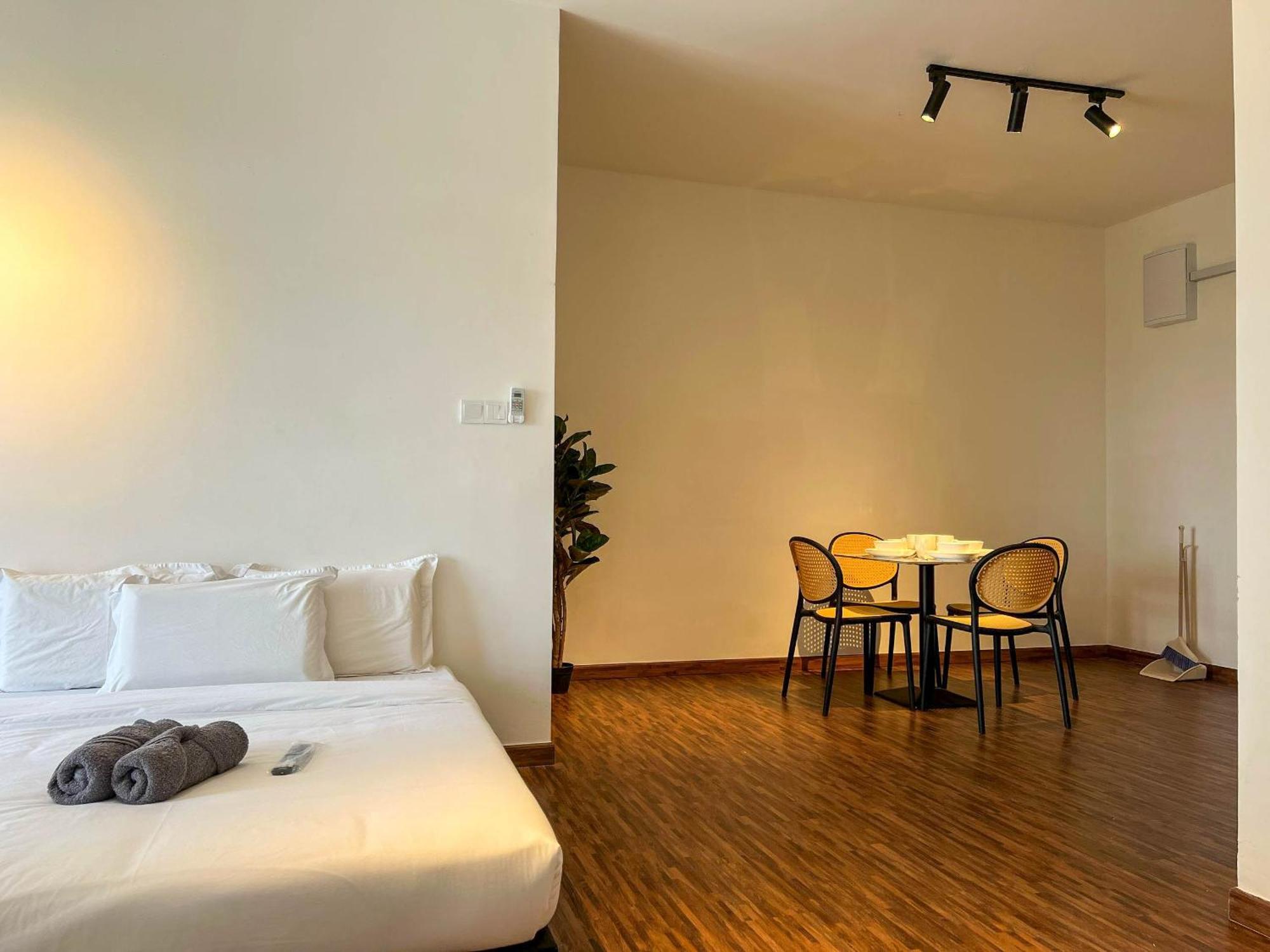 Hush At K Avenue Apartment